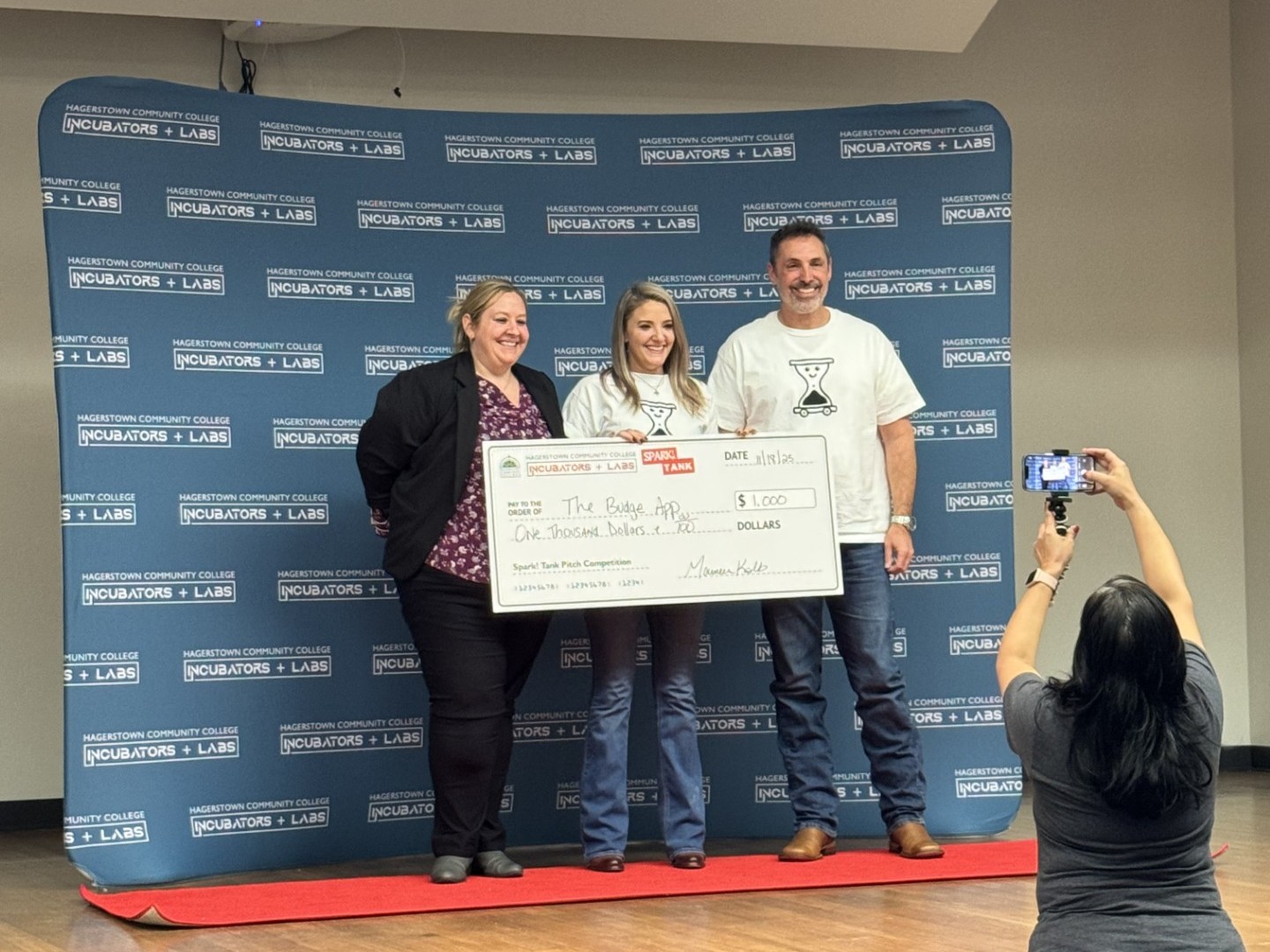 Budge App Wins $1,000 at the HCC Spark! Tank Competition